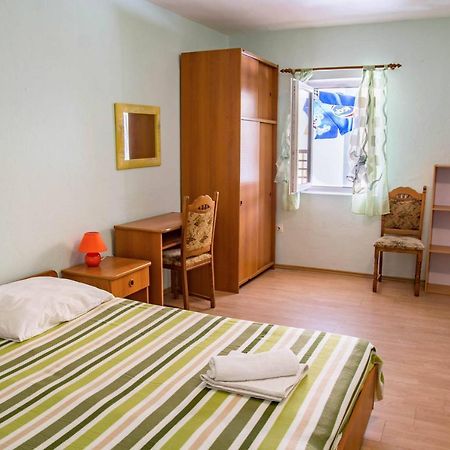 Bed And Breakfast Taverna Miskovic Pag Town Bagian luar foto