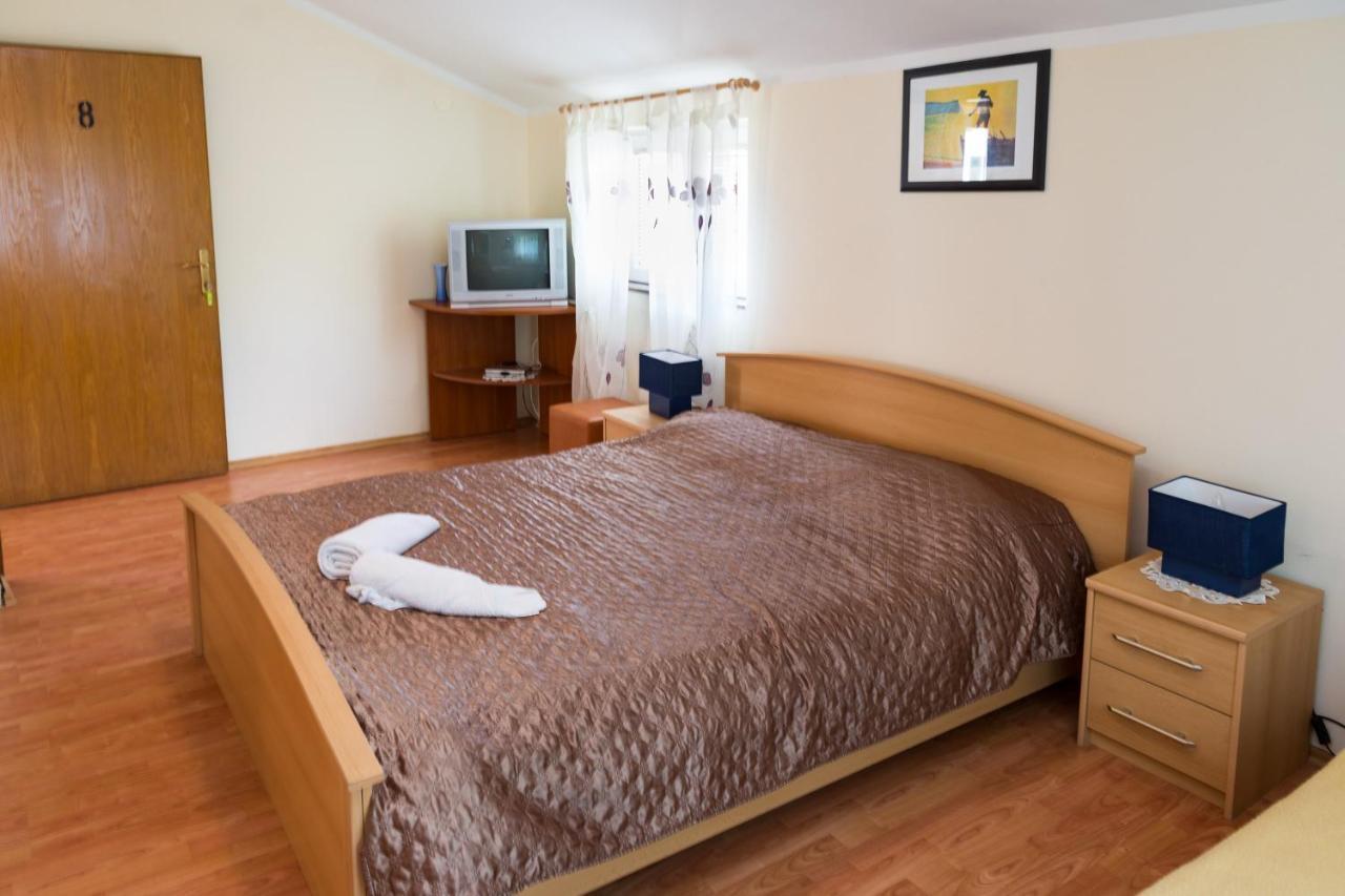 Bed And Breakfast Taverna Miskovic Pag Town Bagian luar foto