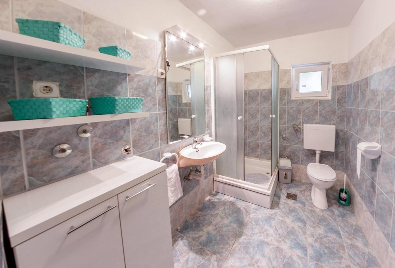 Bed And Breakfast Taverna Miskovic Pag Town Bagian luar foto
